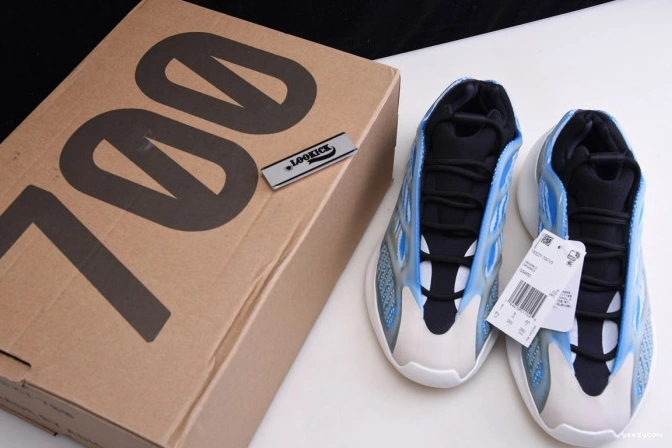 G54850 IN ADIDAS YEEZY DARK 700 THE V3 GLOW 0815